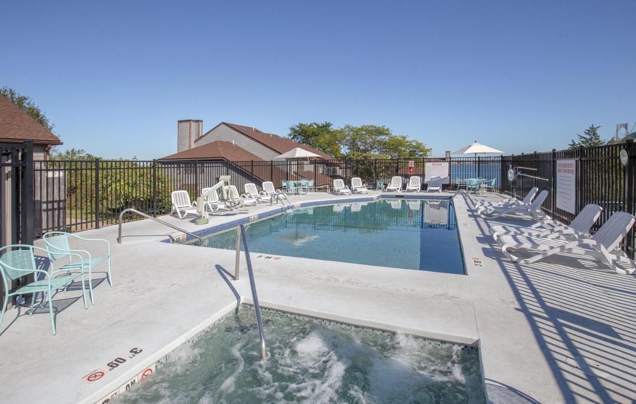 Club Wyndham Newport Overlook Jamestown Exterior photo